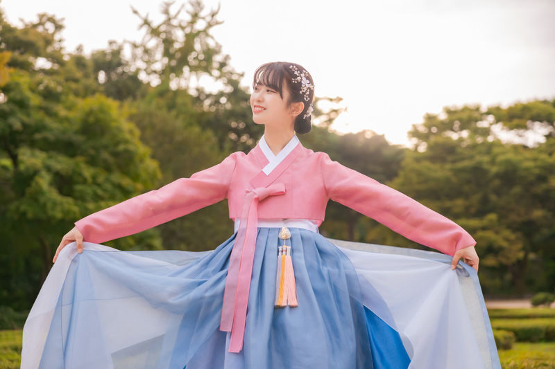 Luxury Private Hanbok Rental with Gyeongbokgung and Studio Snap - Choosing between rental and a photo package