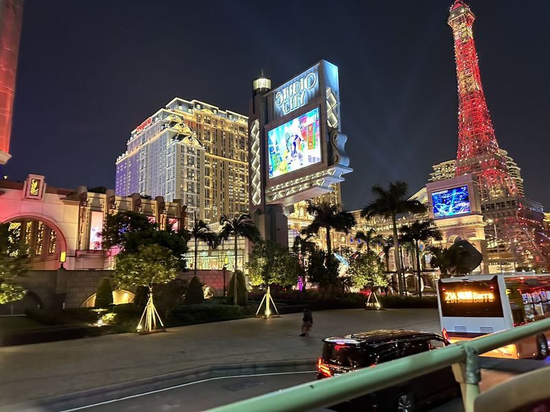 Macau Open Top Bus Night Tour - Cotai’s resort lights and fountain-show chance