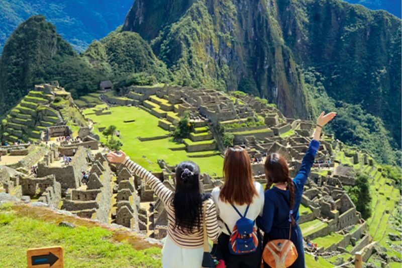 Machu Picchu Full Day Tour from Cusco - Guided Inca Citadel & Aguas - Aguas Calientes, then the uphill bus