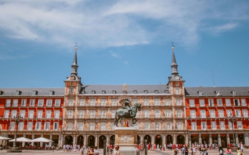 Madrid old town, Plaza Mayor & Royal Palace half-day walking tour - Plaza Mayor: a central stop, not a full itinerary