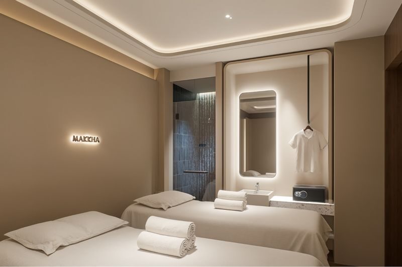 Makkha Health & Spa at Calm Patong - 3rd Street in Phuket - Aroma oil, herbal balls, and hot stones