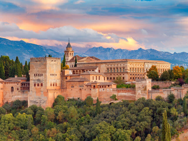 Malaga to Granada: Full-Day Alhambra Guided Tour with Transport - Granada gives the palace visit a wider frame