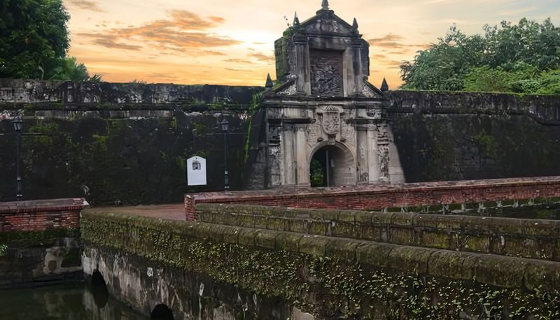 Manila Highlights Tour & SM Shopping Experience - Fort Santiago and Jose Rizal’s final chapter