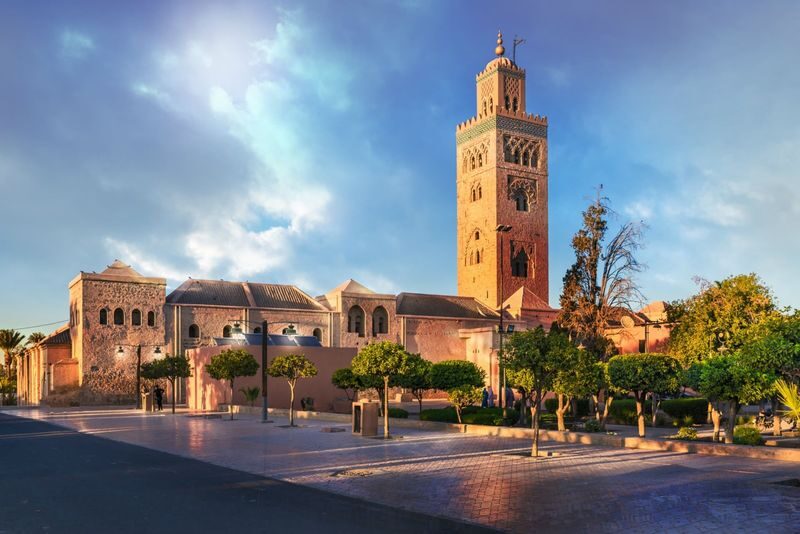 Marrakech Koutoubia & Jemaa El Fena Half-Day Private Tour - Koutoubia Mosque square sets the scene