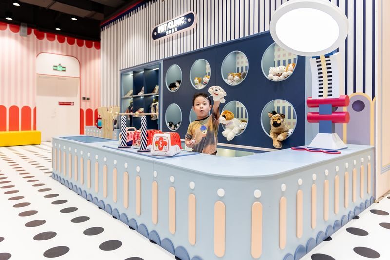 MELAND (Shenzhen Bantian Vanke Store) - The car wash and supermarket make play feel purposeful