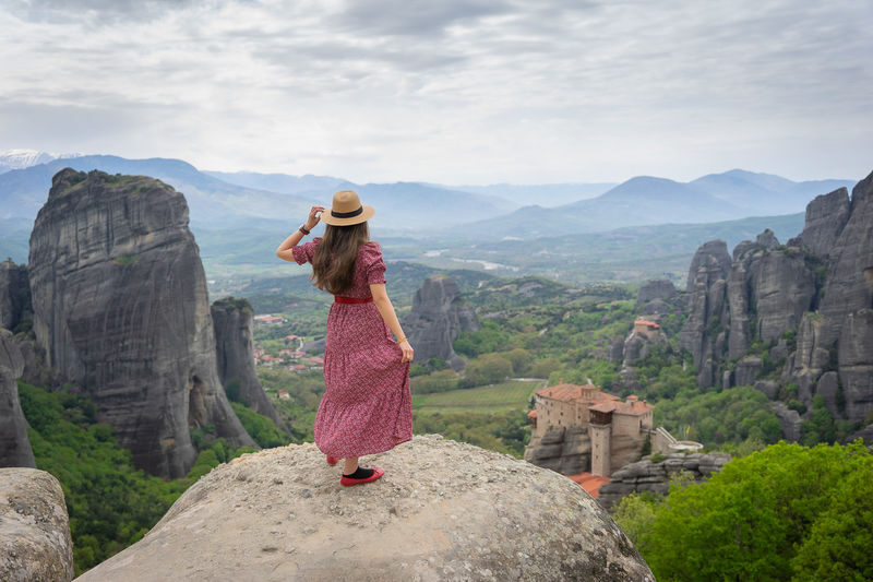 Meteora Day Tour from Athens, 9 ΑΜ start, Sea Stops, Caves & Lunch - A local guide gives Meteora its context