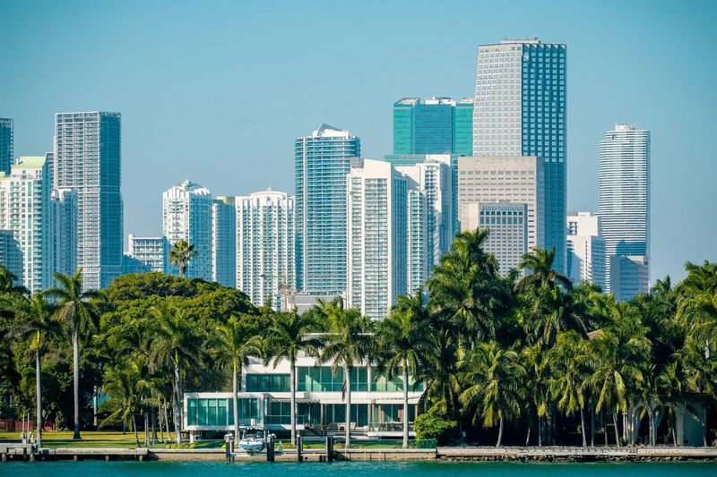 Miami: Bus & Boat Ultimate Sightseeing Combo Tour - Little Havana, Wynwood, and the Art Deco District by bus