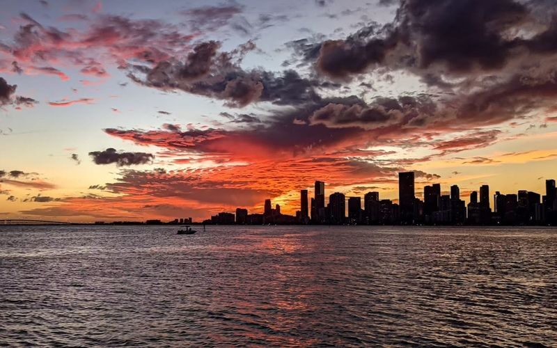Miami skyline sunset cruise tour with mojito bar - Sunset views, and the value of an earlier sailing