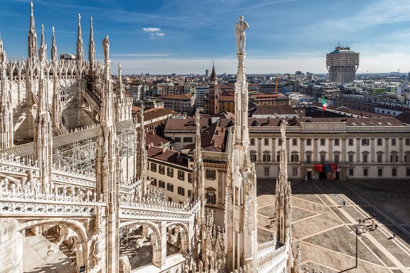 Milan Skip-the-Line Duomo Cathedral & Rooftop Guided Tour - Start with the cathedral’s story