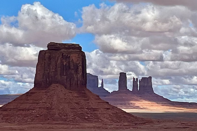 Monument Valley Loop Drive Tour in Arizona - The 28-mile ride across rugged ground
