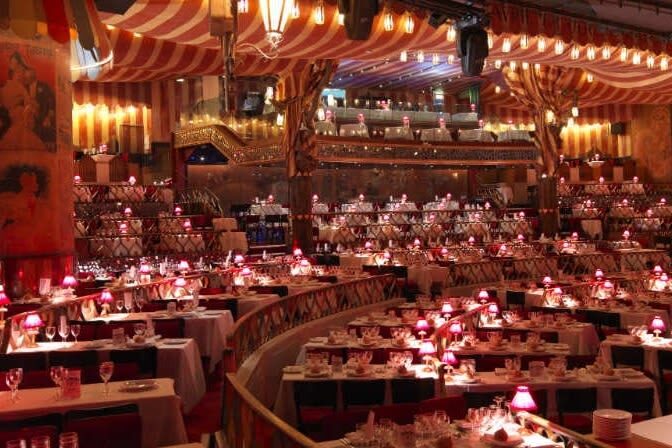Moulin Rouge Paris Ticket - Champagne keeps the evening simple