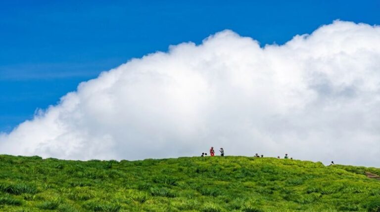 Mount Aso & Takachiho Gorge Full-Day Cultural Heritage Tour - Kusasenri, with Mount Aso in view