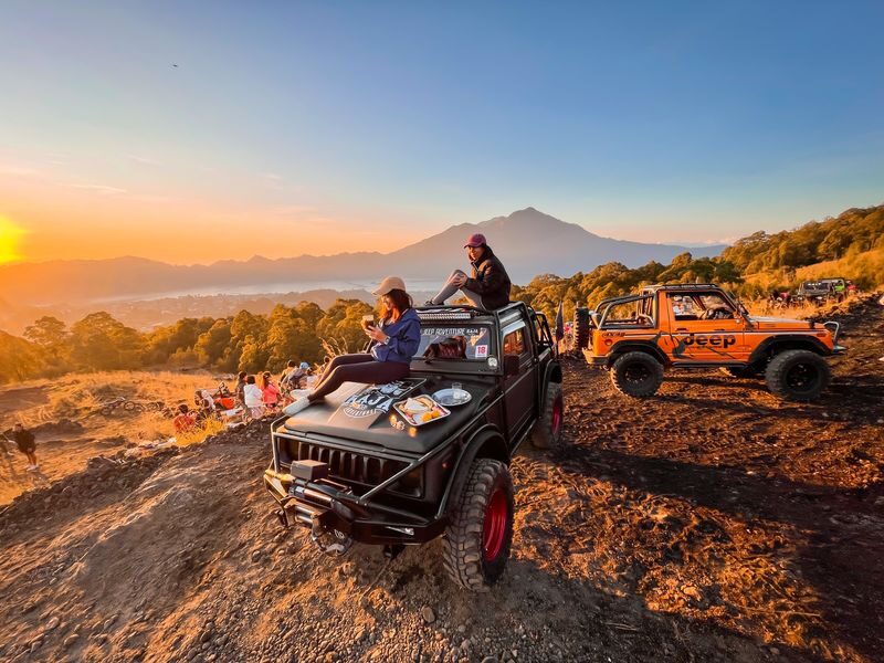 Mount Batur 4WD Jeep Sunrise with Photographer and Custom Jeep Color - 4:30 a.m. departure: sort out the meeting point first