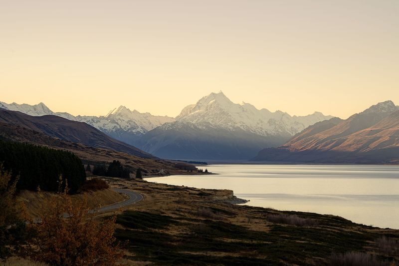 Mount Cook, Lake Pukaki and Southern Alps Tour - Lake Pukaki brings the first big mountain views