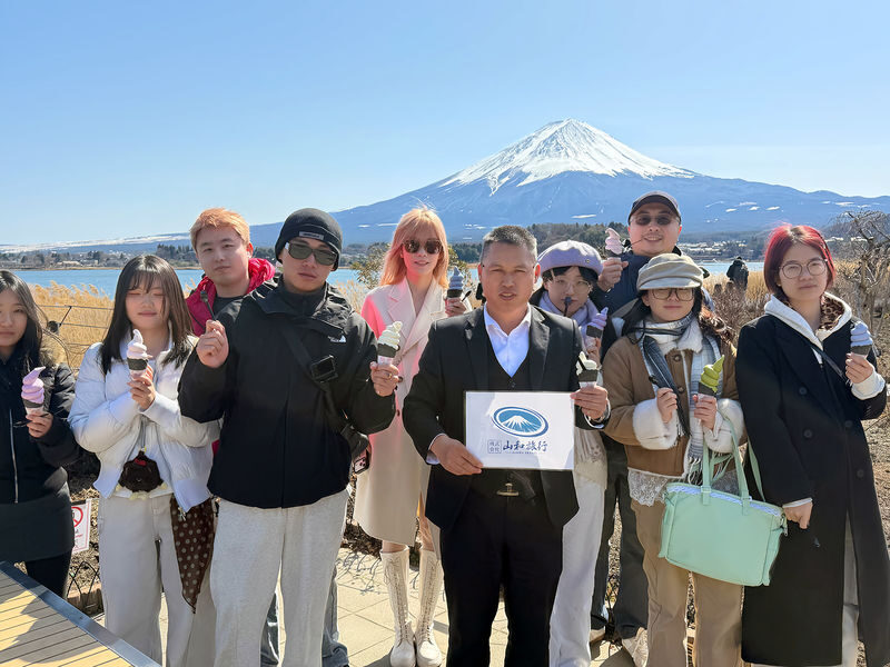 Mount Fuji Full-Day Small Group driver-guide tour (with Pick-up option) - Chureito Pagoda and the classic Fuji frame