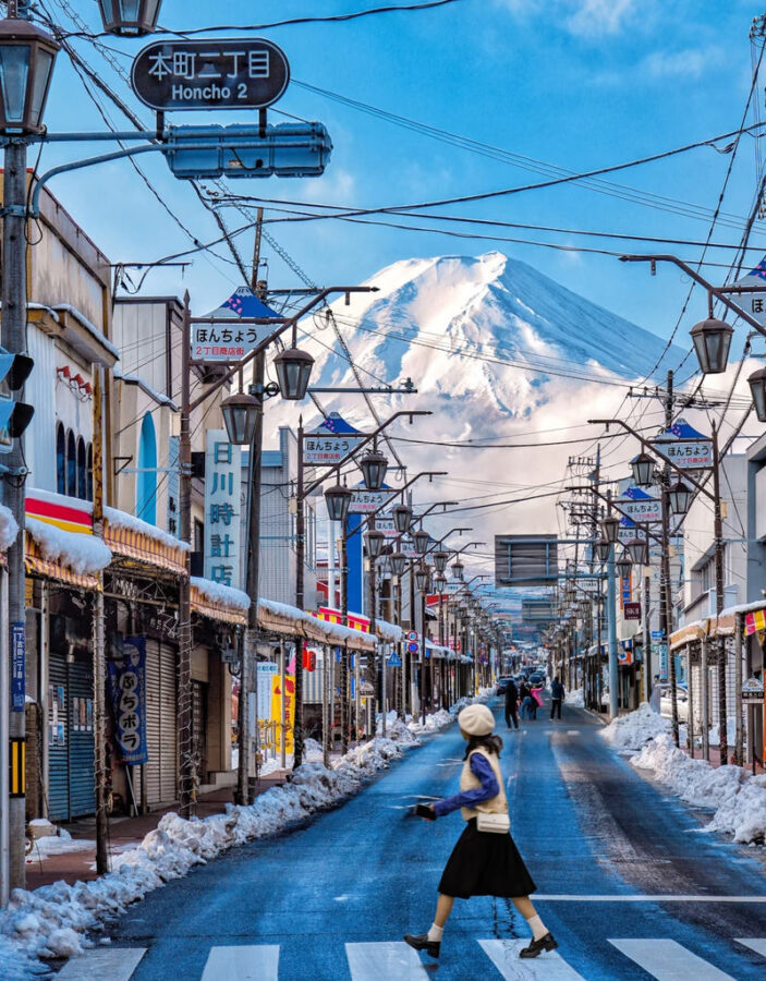 Mount Fuji Hakone with Cable Car | Owakudani & Hakone Shrine & Lawson Convenience Store & Hikawa Clock Shop & Asama Park Day Trip (Departing from Tokyo) - Riding up to Owakudani’s volcanic vents