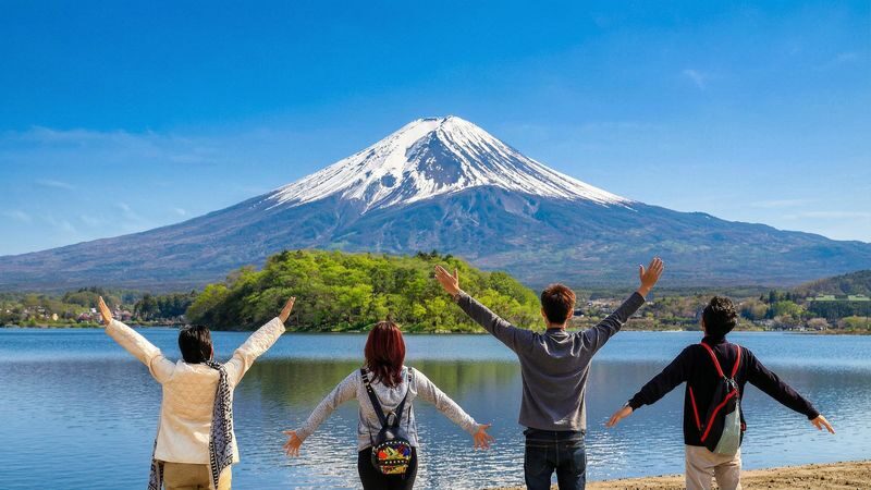 Mount Fuji Scenic Photography Day Tour: Chureito Pagoda & Kawaguchiko Oishi Park & Oshino Hakkai & INS Lawson & Hikawa Clock Shop (Departing from Tokyo) - Fujiyoshida’s old street offers a different Fuji frame