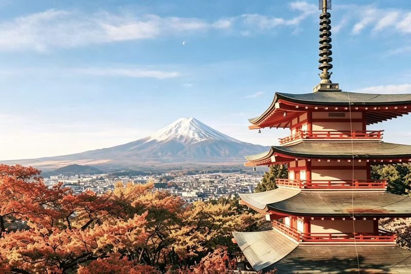 Mount Fuji Six Scenic Spots One-Day Tour: Arakurayama Sengen Park, Hikawa Clock Shop, Oshino Hakkai, Lake Kawaguchiko, Lawson Convenience Store, Lake Yamanakako Swan Feeding (Departing from Tokyo/Shinjuku) - Oshino Hakkai: clear springs and a lunch break