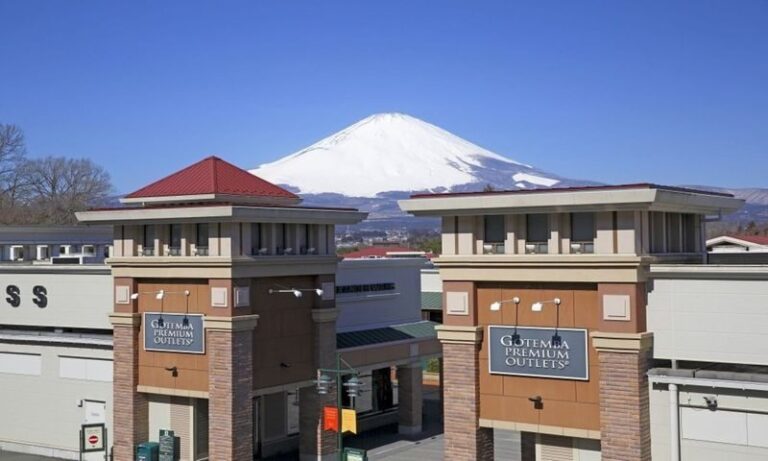 Mt. Fuji 5th & Gotemba Premium Outlets Tour (Disband at Outlets) - The 7:15 a.m. Shinjuku meeting
