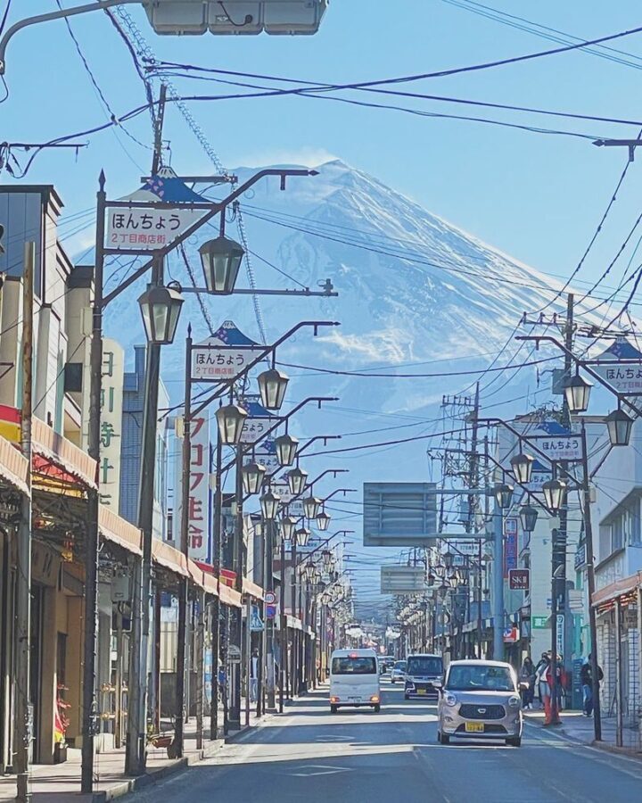 Mt. Fuji Small Group Day Tour: Lake Kawaguchiko Oishi Park & Arakurayama Sengen Park & Oshino Hakkai & Hikawa Clock Shop & Popular Lawson (Departing from Tokyo, optional hotel pick-up and drop-off) - Arakurayama Sengen Park: pagoda, mountain, and a climb