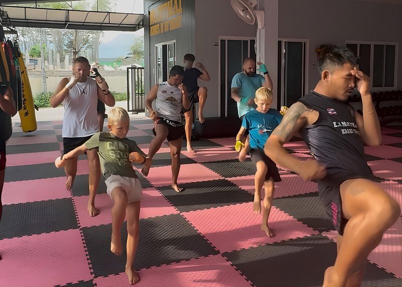 Muaythai Boxing class at E.N. Muaythai Gym in Krabi - How the two-hour class is likely to unfold