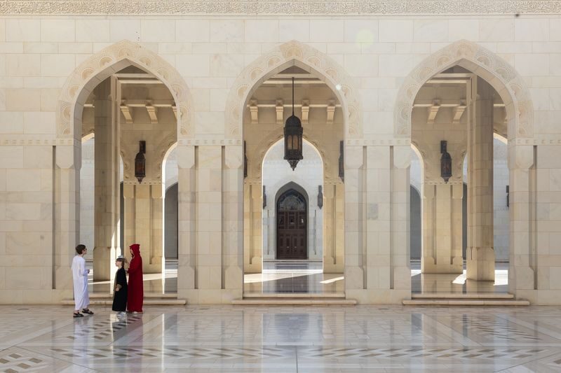 Muscat Grand Mosque & Opera House Half-Day Tour - Grand Mosque: marble, carpet and dress rules