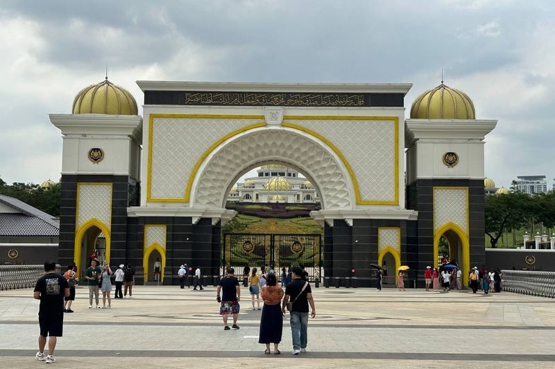Muslim-Friendly: Kuala Lumpur Private City Tour - What to expect at the main stops