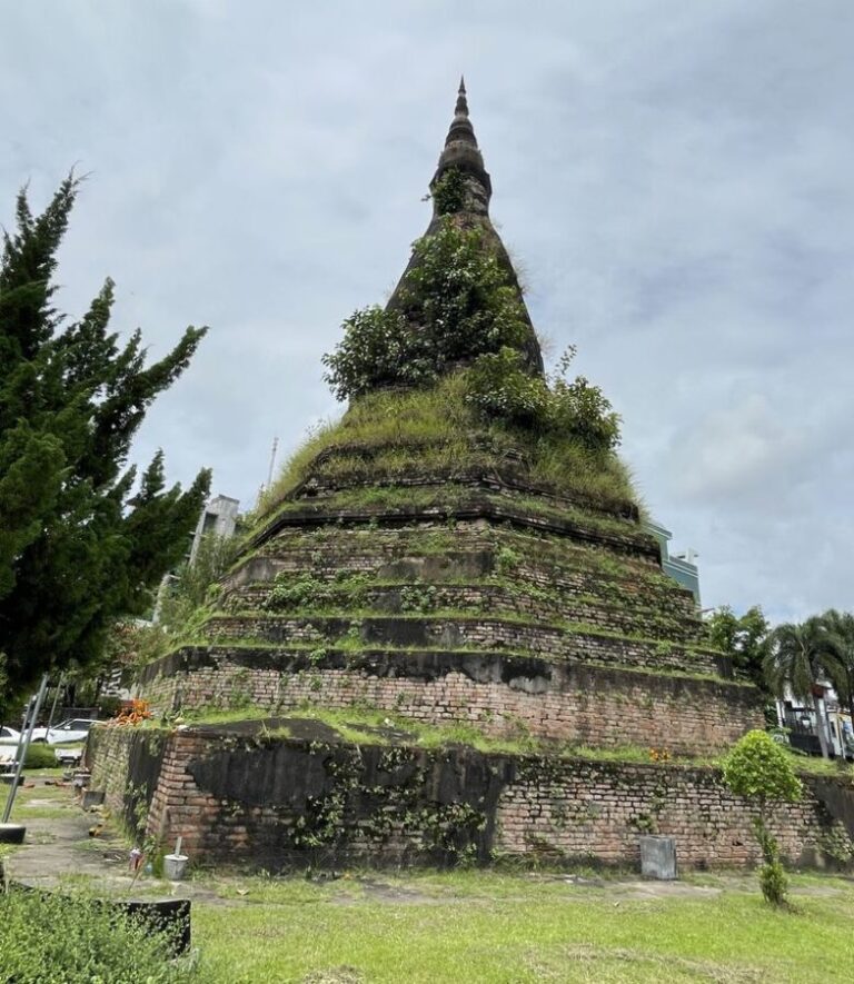 Must visit half day tour in Vientiane - That Dam: A Brief Pause in the City