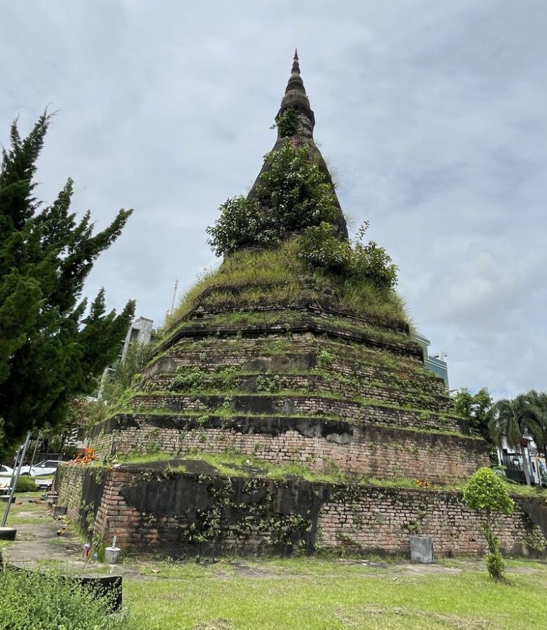 Must visit half day tour in Vientiane - That Dam: A Brief Pause in the City