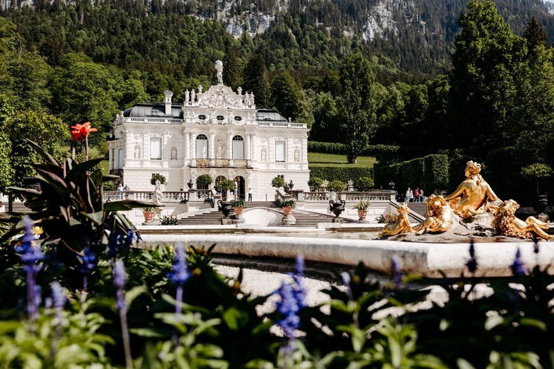Neuschwanstein Castle and Linderhof Palace Day Tour - Leaving Munich and settling into the day