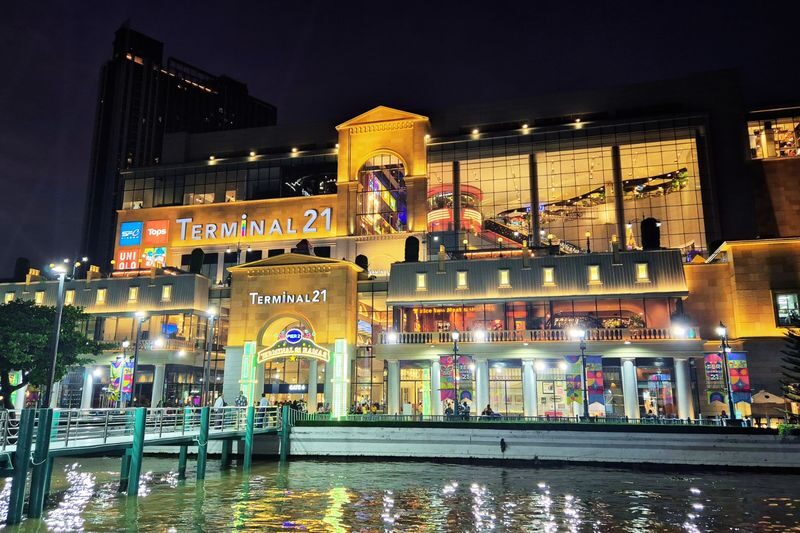 New Horizon Dinner Cruise in Bangkok - Two hours on the Chao Phraya