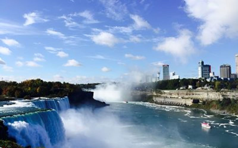 Niagara Falls Iconic Waterfalls and Observation Decks Day Tour - Maid of the Mist, the close-up view