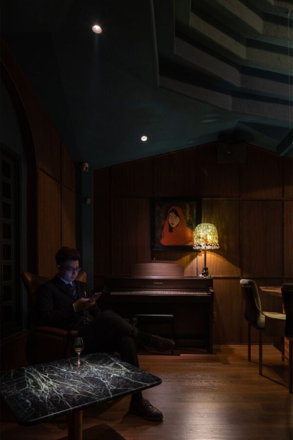 Nightlife Experience At Angelss Share Bar - The Whisky Society - The Whiskey Sour and the small sweet bite