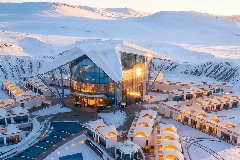 Ningxia Desert 4-Day Wild Luxury Tour | 2 Consecutive Nights at Desert Star / Desert Diamond / Tengol Resort Hotel + 1 Night at JW Marriott Hotel - Day 1: Settle into Yinchuan