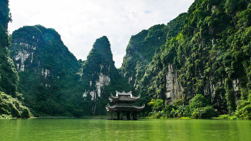 Ninh Binh Day Tour from Ha Noi: Hoa Lu, Trang An and Hang Mua Cave - Lunch: local dishes, with an Indian option
