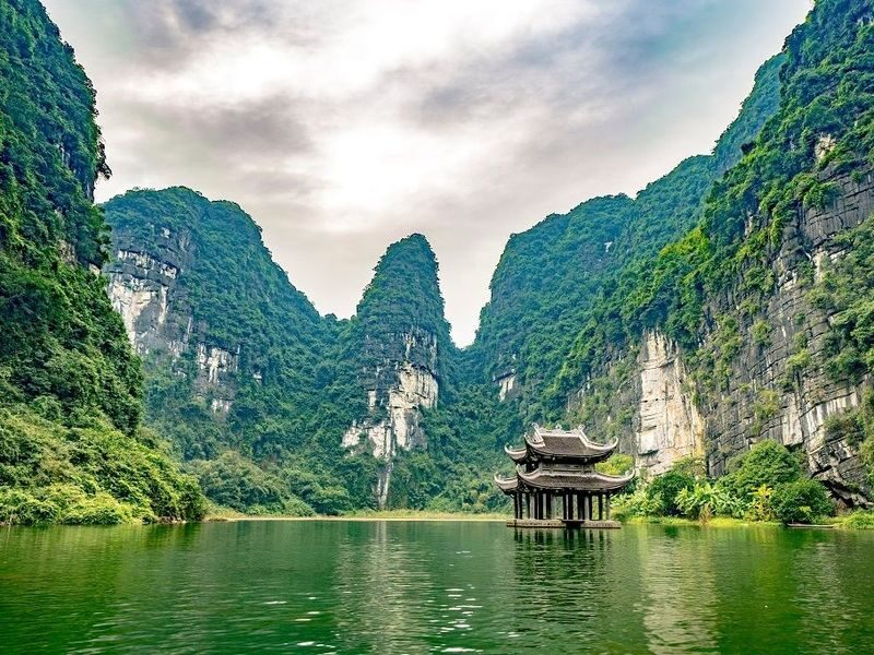 Ninh Binh Day Tour from Ha Noi: Hoa Lu, Trang An, Hang Mua with Japanese Speaking Guide - Trang An: the trip’s central nature stop