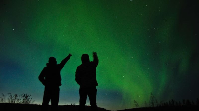 Northern Lights Minibus Tour from Reykjavik - Photos, hot chocolate, and the small comforts