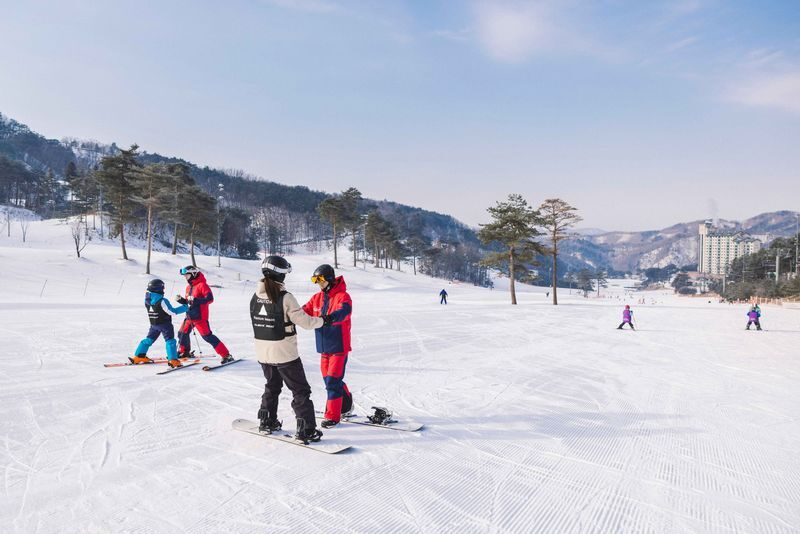 Oak Valley Ski/Snowboard/CookieRun/Stone Creek Ice Wall Day Tour - Pick a package that matches your day