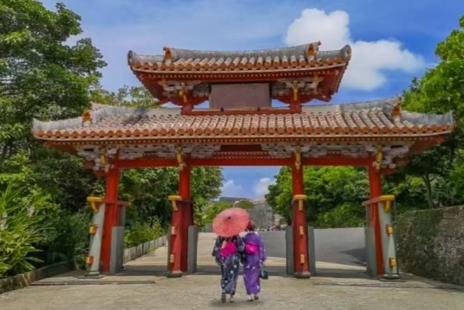 Okinawa day trip private car charter - choose from classic routes & pick-up/drop-off from north/central/south/cruise port/airport/hotel + customizable itinerary - Cape Manzamo: a short stop with a big view