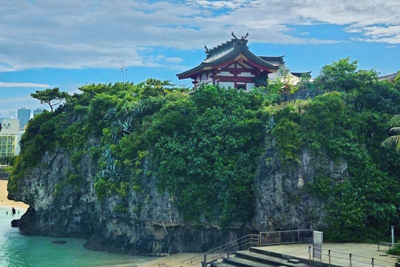 Okinawa: Naminoue Shrine & Cape Zanpa Lighthouse & American Village & Southeast Botanical Gardens Illumination Show Day Trip (Departure at Noon) - Starting at Naminoue Shrine
