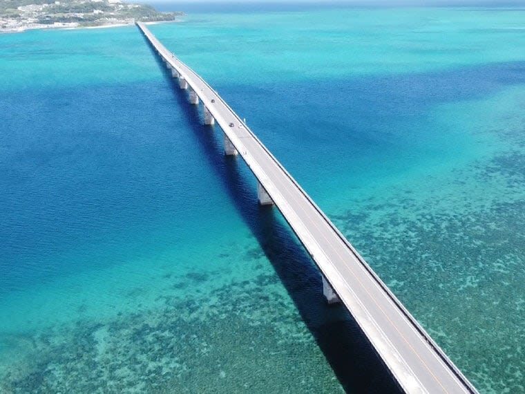 Okinawa North Tour: Okinawa Churaumi Aquarium, Kouri Island, Cape Manza, American Village Day Trip from Naha | Popular Spots in One Trip - Cape Manzamo: a quick look at the cliff
