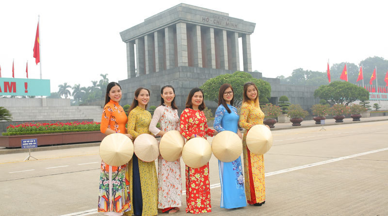 One Day Ao Dai Rental in Hanoi - Choosing an Ao Dai that fits