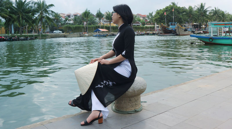 One Day Ao Dai Rental in Hoi An - Choosing an Outfit at the Family Home