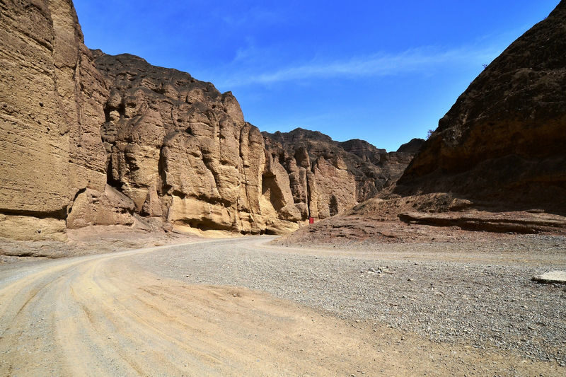 One-day chartered tour from Lanzhou to Yellow River Stone Forest National Geological Park + Shuimo Danxia Tourist Area - The road from Lanzhou