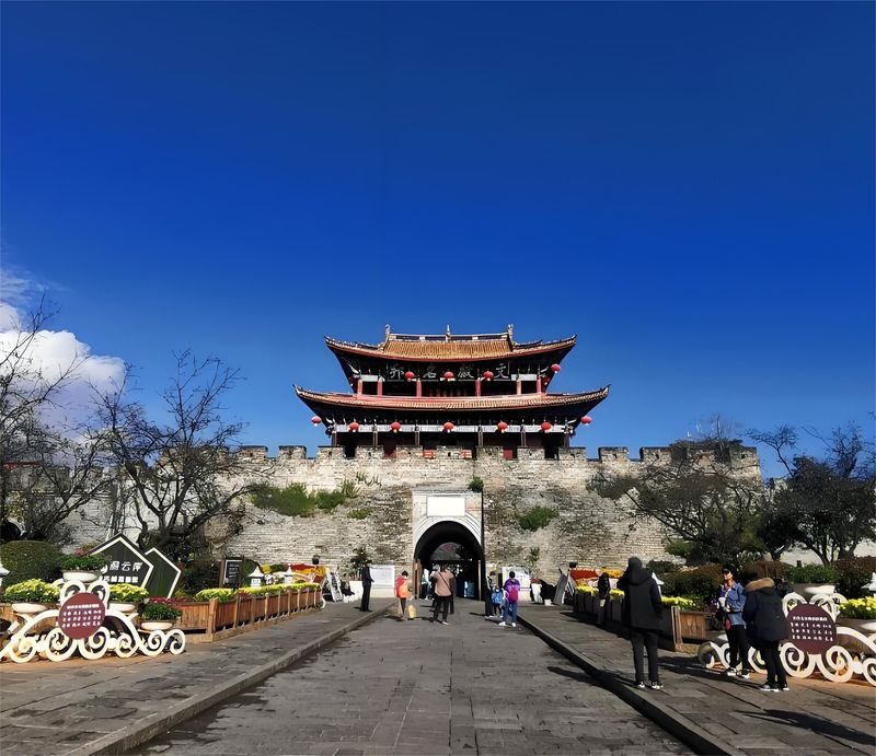 One-Day Independent Group Tour: Dali Cangshan Xizhou + Three Pagodas of Chongsheng Temple + Dali Old Town - Dali Ancient City: a quick introduction to Bai culture