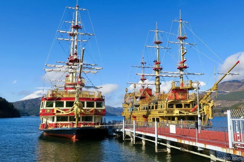 One-day tour of 6 attractions in Tokyo, Hakone, and Mount Fuji - Heiwa no Torii and the Hakone stop