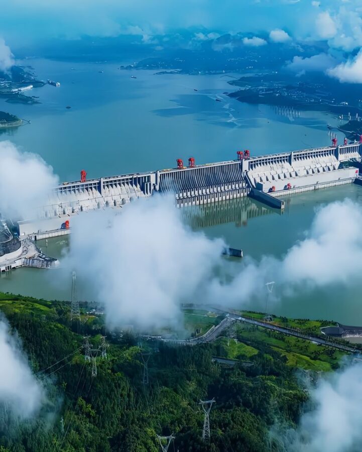 One-day tour of the Three Gorges Dam in Yichang, Hubei (Three Gorges luxury cruise ship + pick-up and drop-off service) - From the Tourist Center to the ship