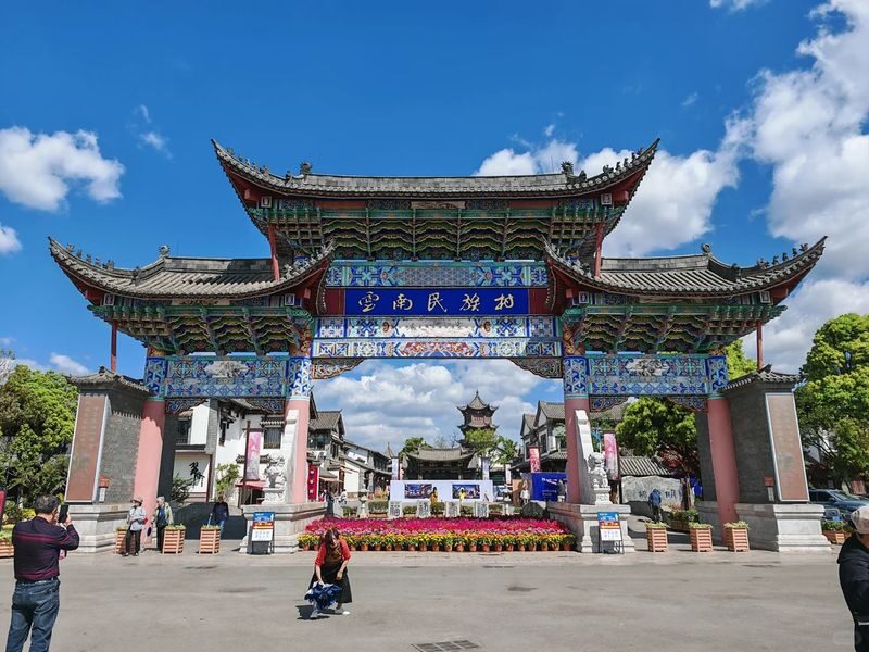 One-Day Tour to Kunming Western Hills and Yunnan Nationalities Village - Xishan: temples on the hillside