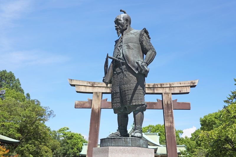 Osaka Castle Historical Private Tour: Stories of Samurai and Shoguns - Hokoku Shrine offers a quieter pause