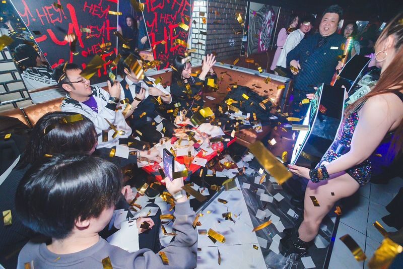 Osaka Shinsaibashi: CRAZY LAND by CHEVAL Nightclub Admission Ticket - What the pool and jacuzzi add